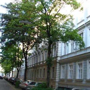 https://charming-viennese-home.vienna-besthotels.com